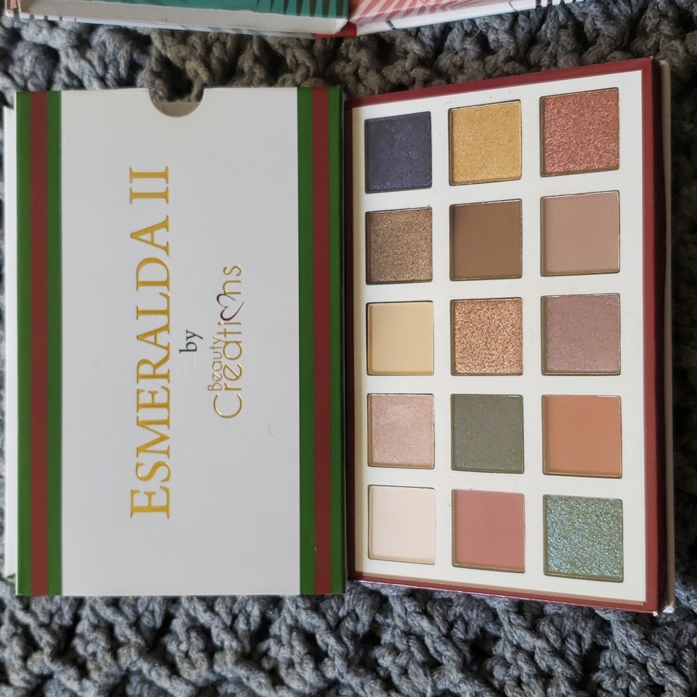 Eyeshadow Pallets 💄 - Picture 2 of 3